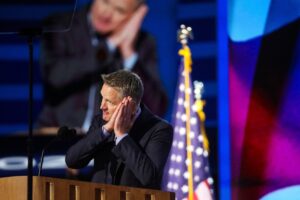Watch as Steve Kerr, USA basketball head coach, gives speech at DNC in Chicago – USA Today