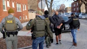 ICE agents detained an adult during school dropoff in Chicago Wednesday – Chalkbeat