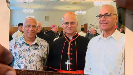 Pope Leo XIV’s brother settles crucial Chicago debate: Is the pontiff a White Sox or Cubs fan? – CBS News