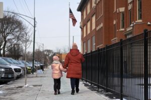 Chicago school officials say elementary school staff turned away federal agents – Chalkbeat