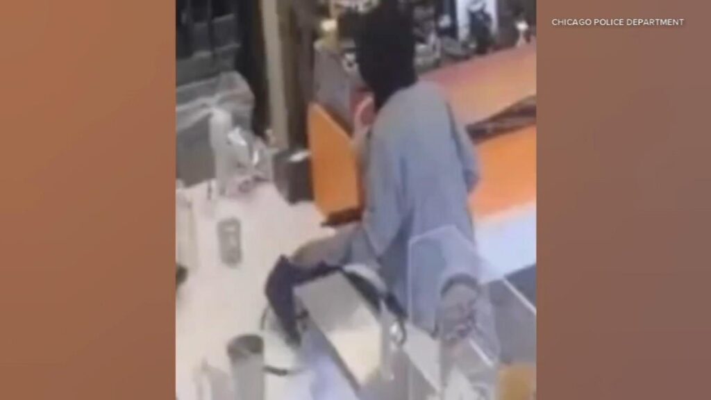 Chicago crime: Businesses targeted by armed robber on South Side, Chicago police say – ABC7 Chicago