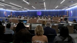 A new Chicago school board steps in amid mayor-school chiefs clash – Chalkbeat
