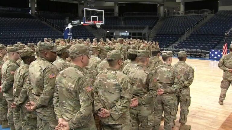 Duckworth warns Chicago could see LA-style troop deployment next – Crain’s Chicago Business