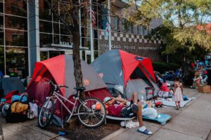 Venezuelan immigrants in Chicago live in fear after loss of temporary legal status – PBS