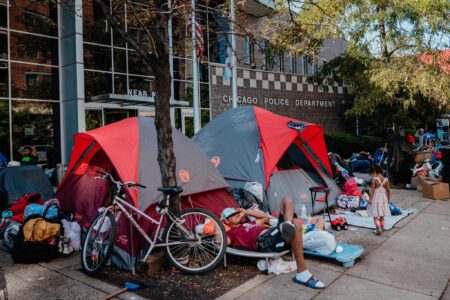 Venezuelan immigrants in Chicago live in fear after loss of temporary legal status – PBS