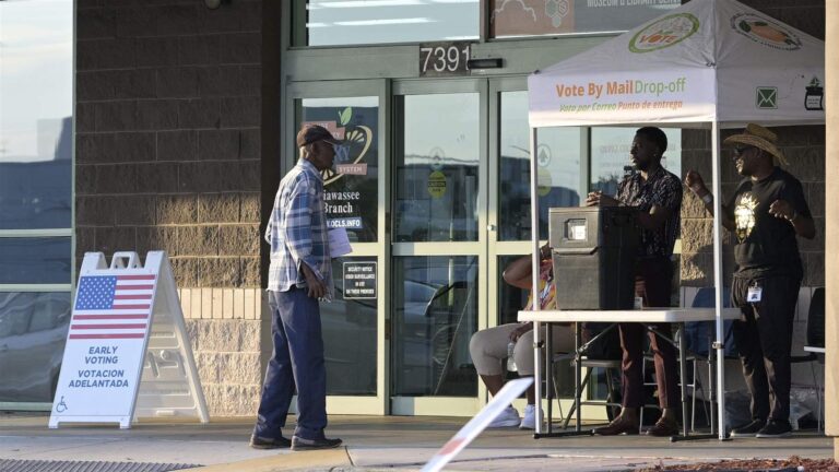 Trump’s inroads in Chicago driven by staggering dropoff in votes for Democrats – WBEZ Chicago