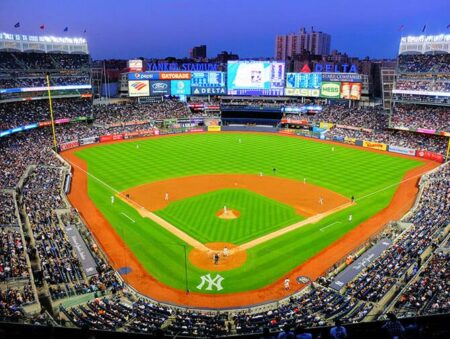 New York Yankees, Chicago Cubs, Detroit Tigers Interested in Trade for Gold Glover – Yahoo Sports