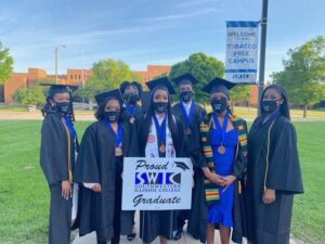 ‘Education pays’: Illinois high school students with college degrees earn more money – Chalkbeat