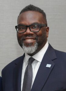 Critics say CPS Board resignations expose Chicago Mayor Brandon Johnson’s inability to build consensus – WBEZ Chicago