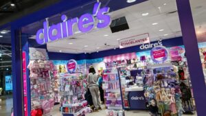 Claire’s skips rent payments, moving closer to bankruptcy filing – Crain’s Chicago Business