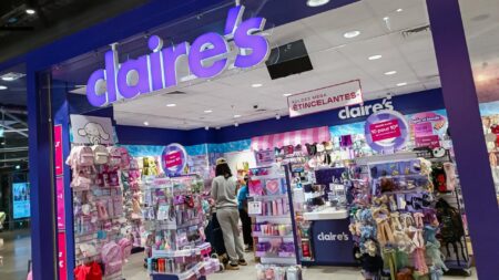 Claire’s skips rent payments, moving closer to bankruptcy filing – Crain’s Chicago Business