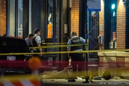 4 killed, 14 wounded in Chicago mass shooting outside Artis Restaurant and Lounge in River North – CBS News