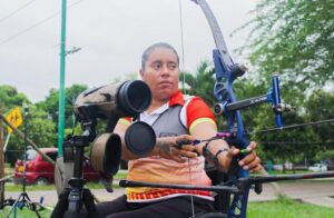 Daza Guzman recovers from shaky start to win gold in Chicago – World Archery