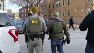 More than 400 arrests made in Chicago area operation so far, top im­mi­gration official says – Spectrum News