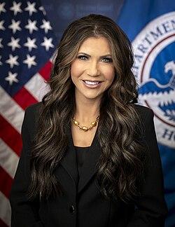 Homeland Security Secretary Kristi Noem visits Chicago area amid increased ICE operations – CBS News