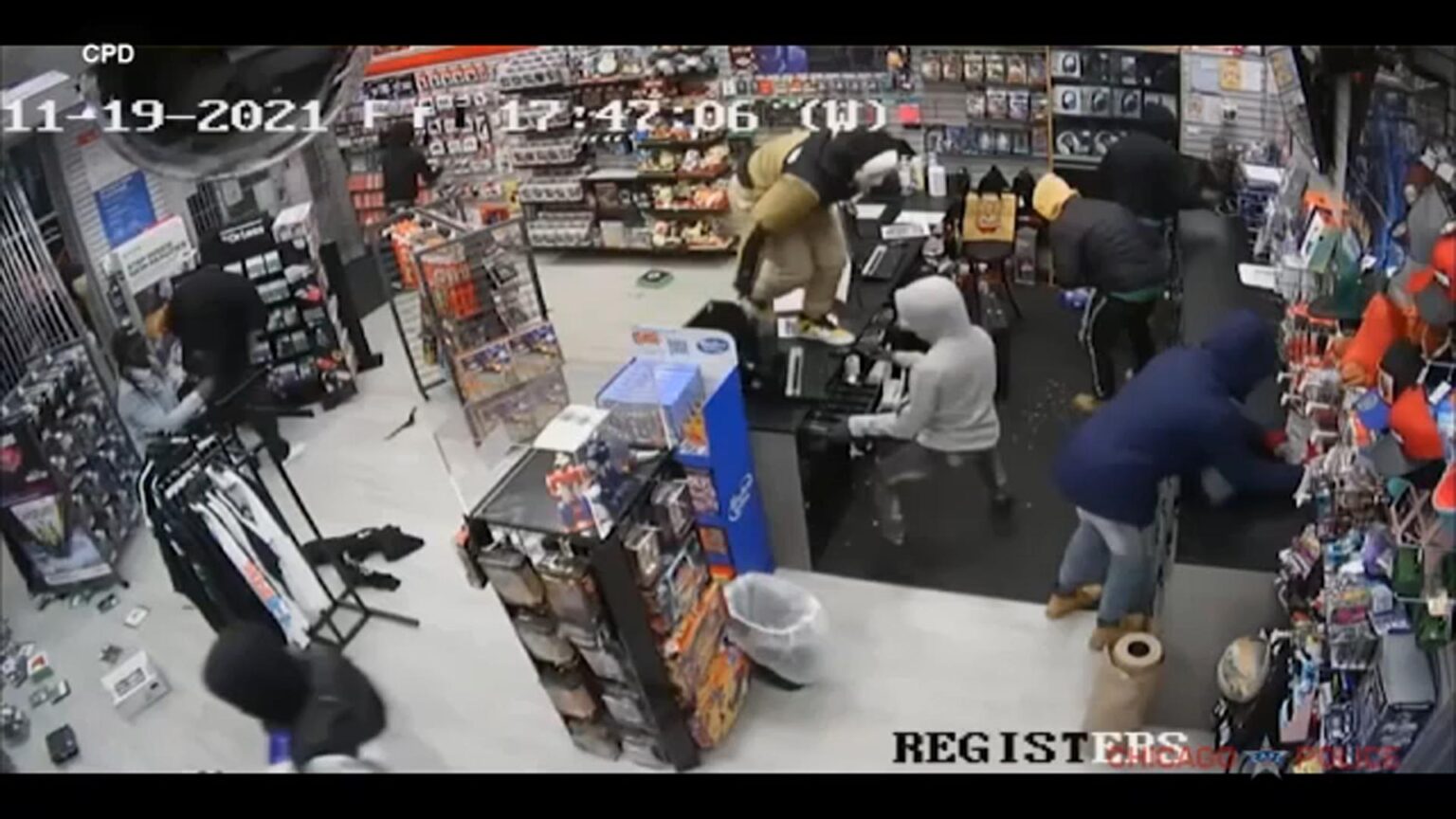 Chicago crime: Police investigating smash-and-grab burglary at Green Arch Grocery Store on Broadway in Edgewater – ABC7 Chicago