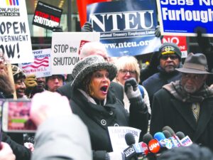 Illinois federal workers heavily stressed as government shutdown yanks paychecks – WBEZ Chicago