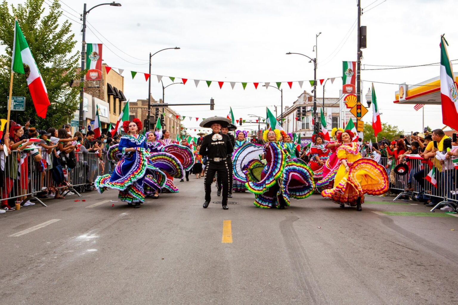 Thousands in Chicago celebrate Mexican Independence Day amid ICE crackdown – NBC News