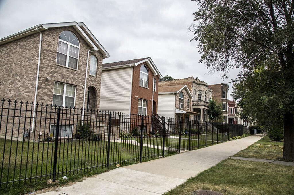 Residents of Chicago’s most violent block don’t want Trump to send the National Guard – WBEZ Chicago