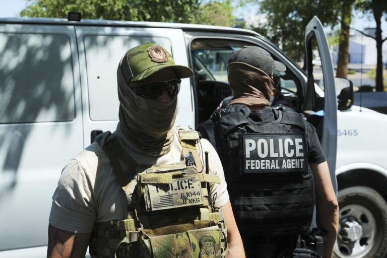 US Immigration Enforcement Deploys Military-Grade Hardware and Tactics Against Civilians US immigration enforcement using military hardware and tactics on civilians – The Guardian