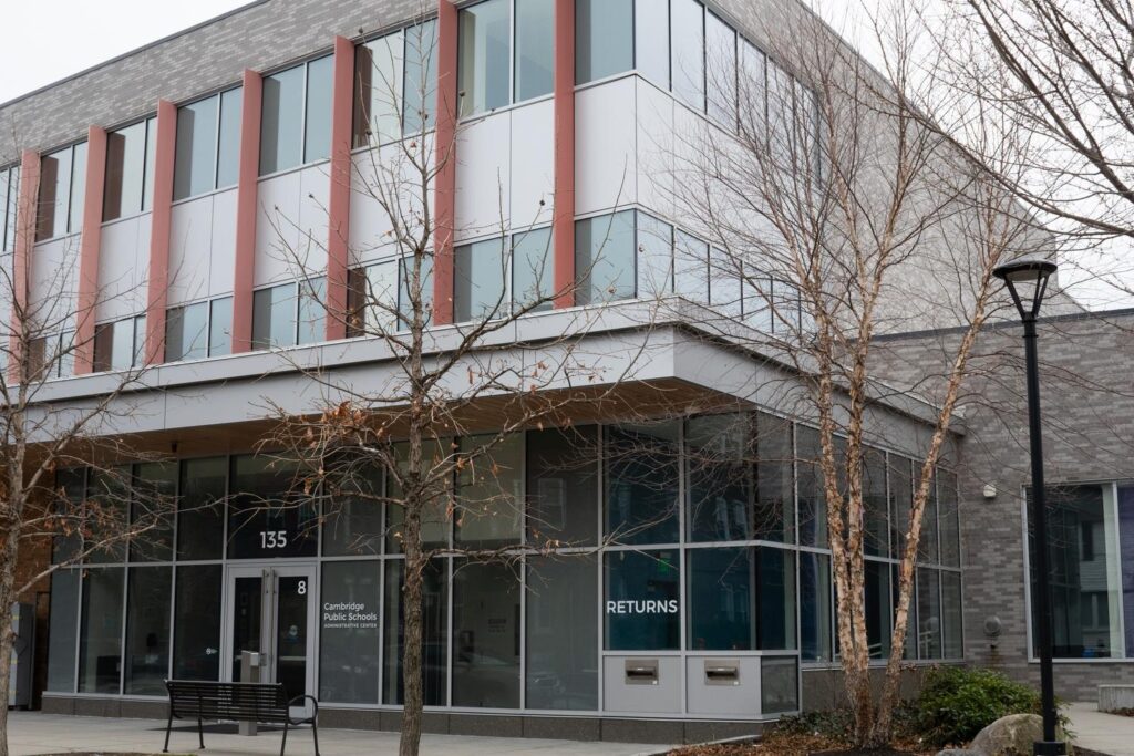 CPS floats plan to align administrative offices with elected school board districts, raising red flags – WBEZ Chicago