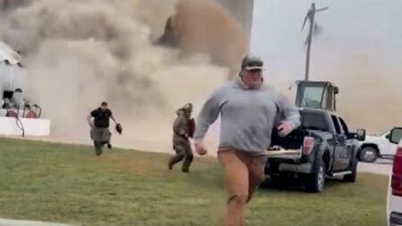 Watch: Moment grain silo collapses in Illinois – BBC