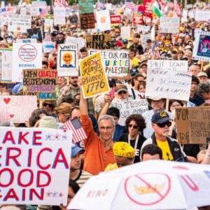 ‘No Kings’ protests full coverage: Anti-Trump marches fill streets in NYC, Washington, D.C., Chicago and San Diego – Yahoo