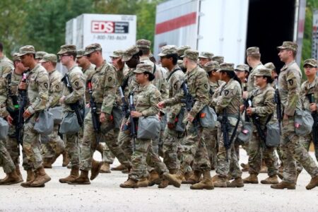 Texas National Guard Troops Arrive in Illinois, Expected to Begin Assignments Wednesday Texas National Guard members arrive in Illinois; sources say troops could begin assignments Wednesday – CBS News