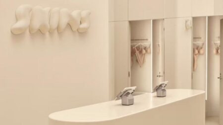 Kim Kardashian’s Skims Set to Launch First Chicago Store in Gold Coast Retail Hub Kim Kardashian’s Skims to open first Chicago storefront in Gold Coast retail corridor – Crain’s Chicago Business