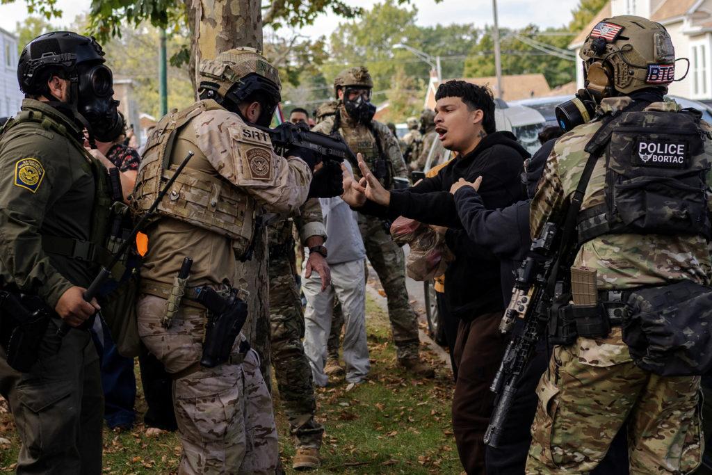 Judge orders federal immigration officers in Chicago area to wear body cameras – The Guardian Judge orders federal immigration officers in Chicago area to wear body cameras – The Guardian